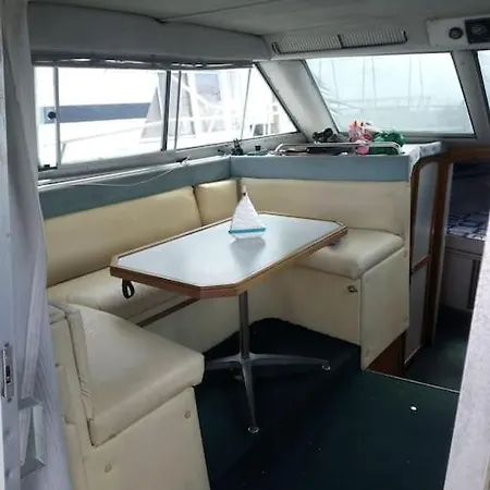 Bateau Carpilou Bådhotel *